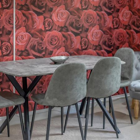 Апартаменты Opp B'Ham - Freshly Refurbished Walls And Carpets! Big Savings Booking 7 Days Or More! Marston Green Экстерьер фото