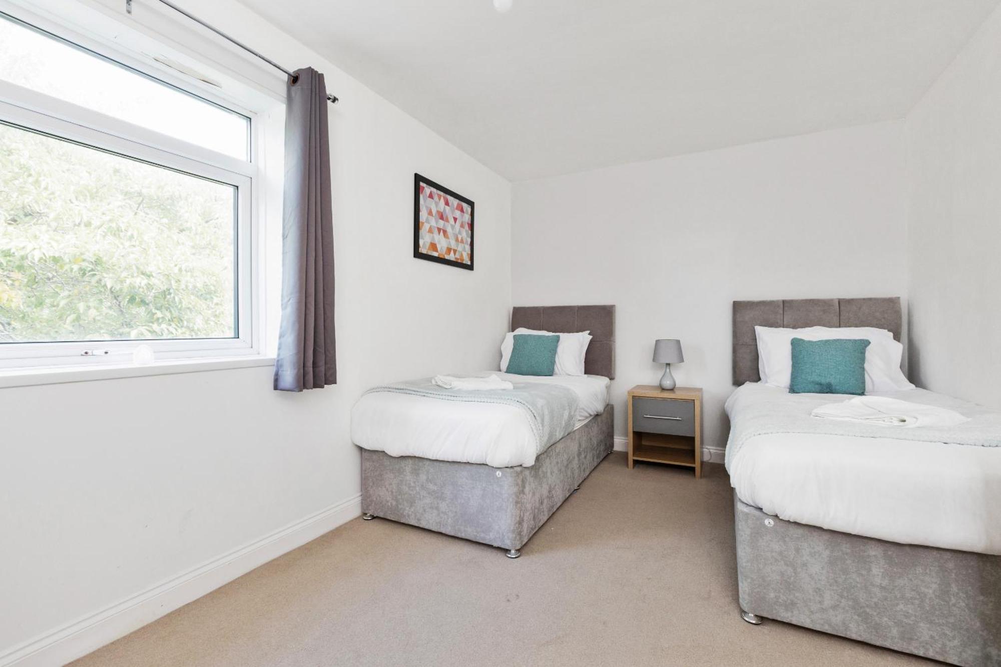 Апартаменты Opp B'Ham - Freshly Refurbished Walls And Carpets! Big Savings Booking 7 Days Or More! Marston Green Экстерьер фото