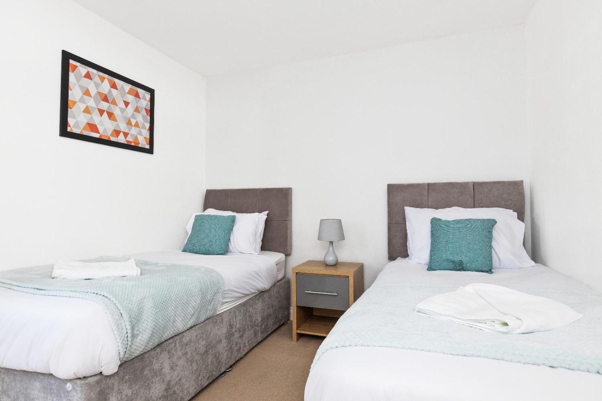 Апартаменты Opp B'Ham - Freshly Refurbished Walls And Carpets! Big Savings Booking 7 Days Or More! Marston Green Экстерьер фото