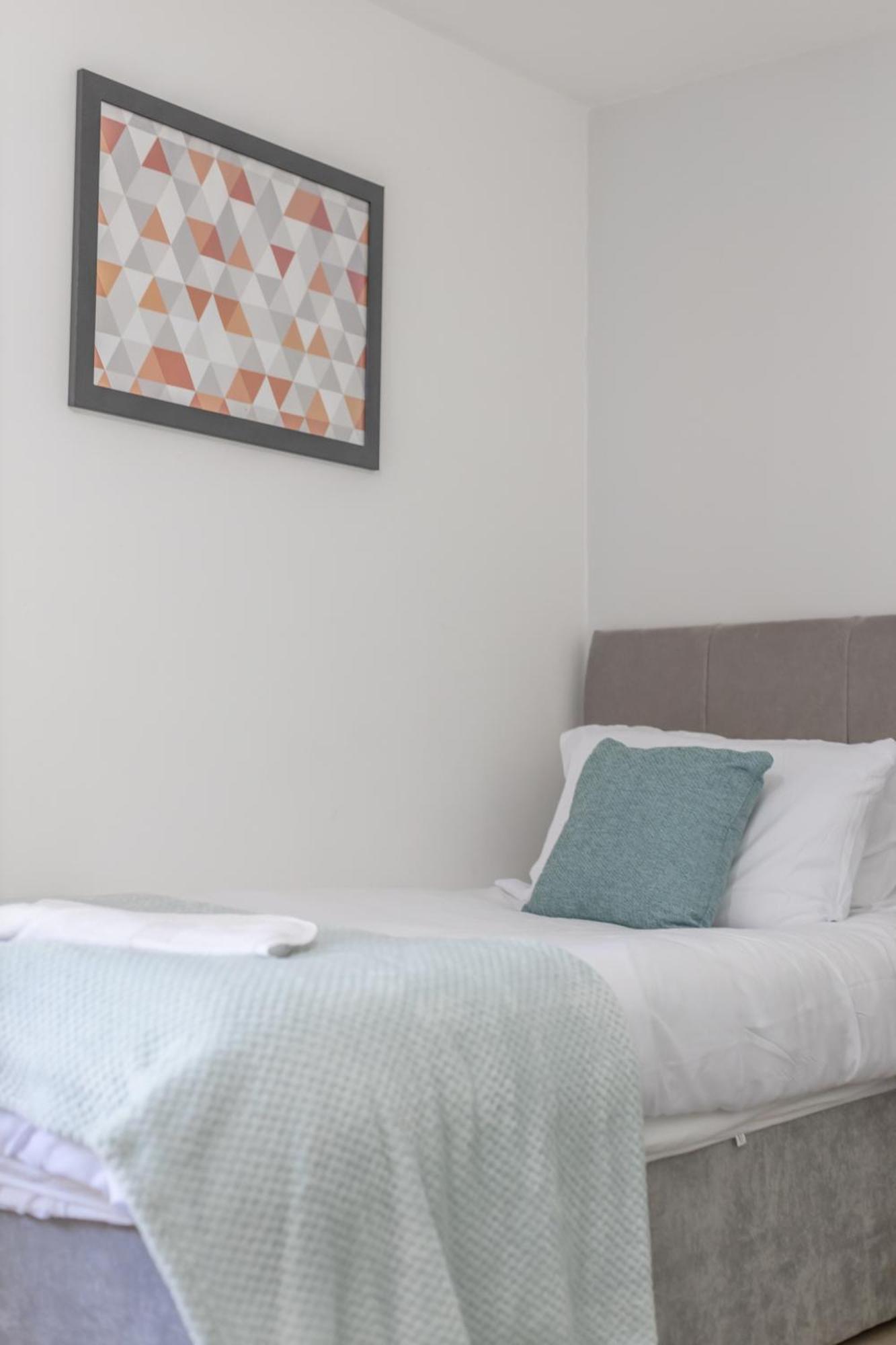 Апартаменты Opp B'Ham - Freshly Refurbished Walls And Carpets! Big Savings Booking 7 Days Or More! Marston Green Экстерьер фото