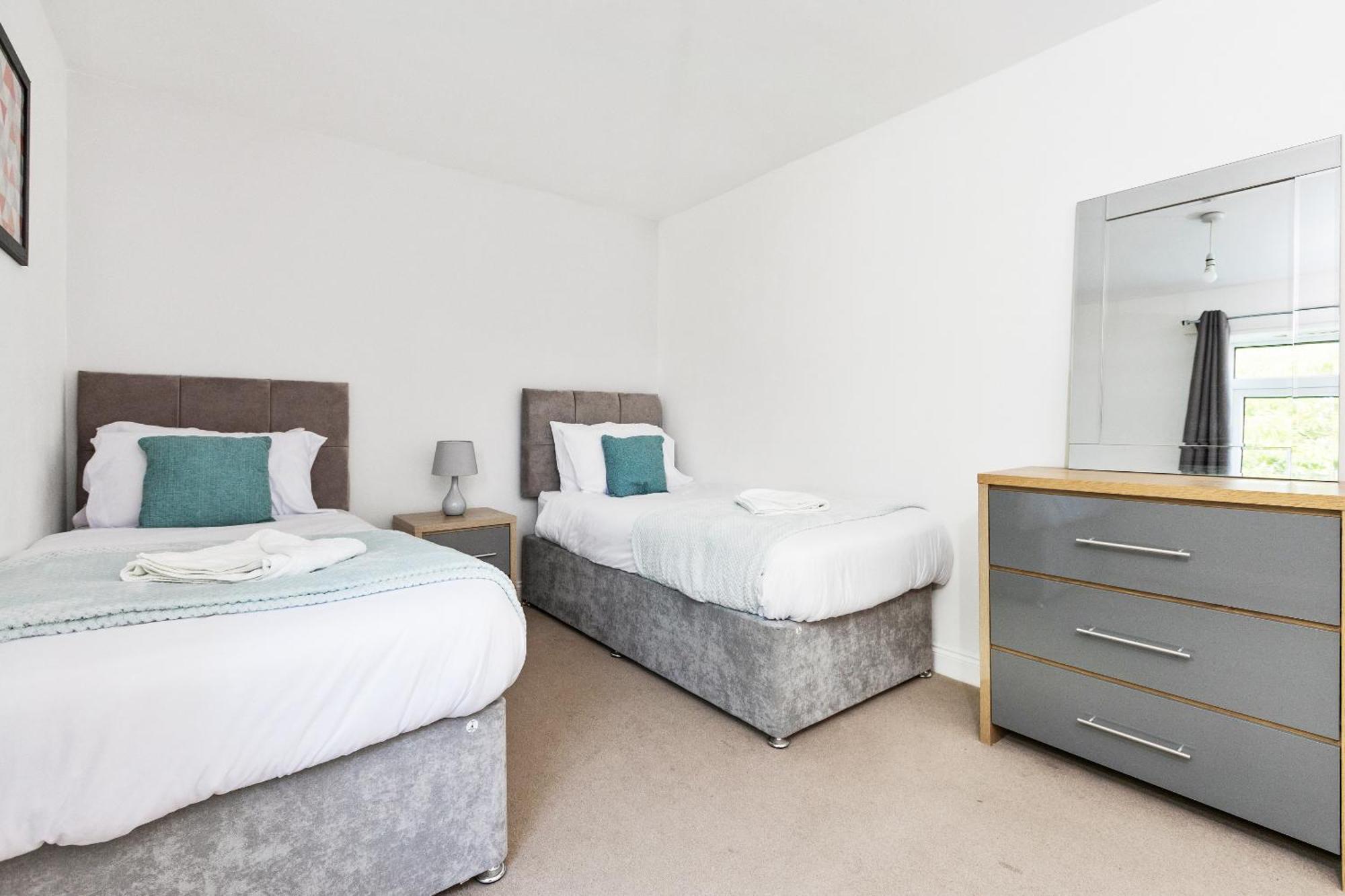 Апартаменты Opp B'Ham - Freshly Refurbished Walls And Carpets! Big Savings Booking 7 Days Or More! Marston Green Экстерьер фото